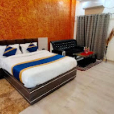 Guru Dev Palace Hotel & Lawn,Ayodhya Zewnętrze zdjęcie