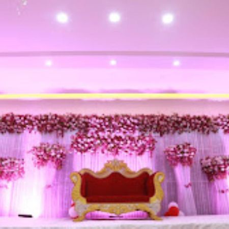 Guru Dev Palace Hotel & Lawn,Ayodhya Zewnętrze zdjęcie