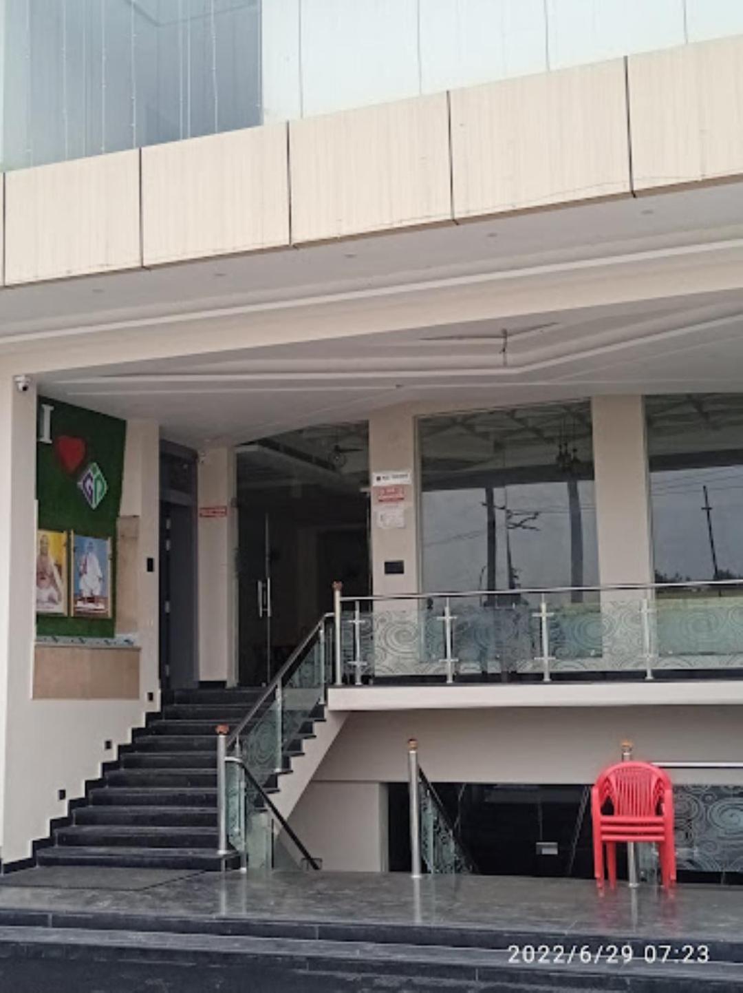 Guru Dev Palace Hotel & Lawn,Ayodhya Zewnętrze zdjęcie