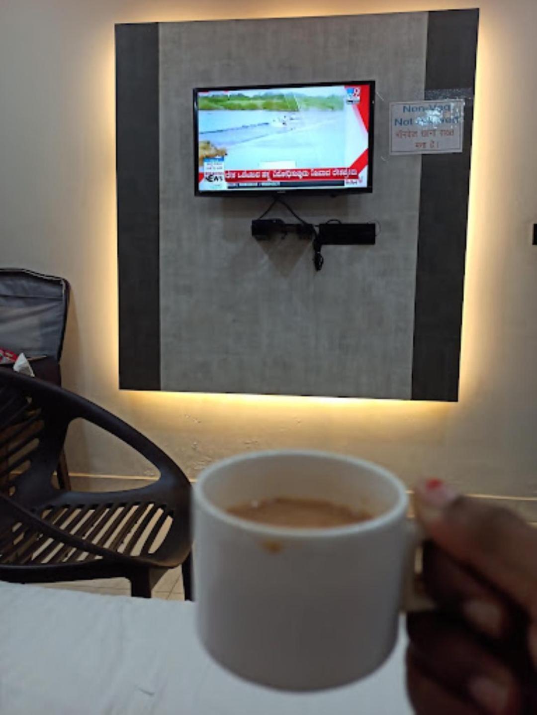 Guru Dev Palace Hotel & Lawn,Ayodhya Zewnętrze zdjęcie